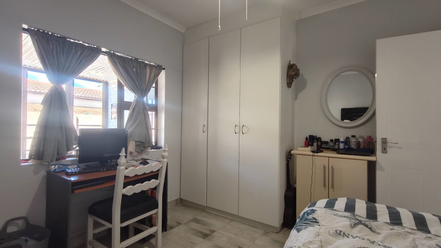 2 Bedroom Property for Sale in Hartenbos Central Western Cape